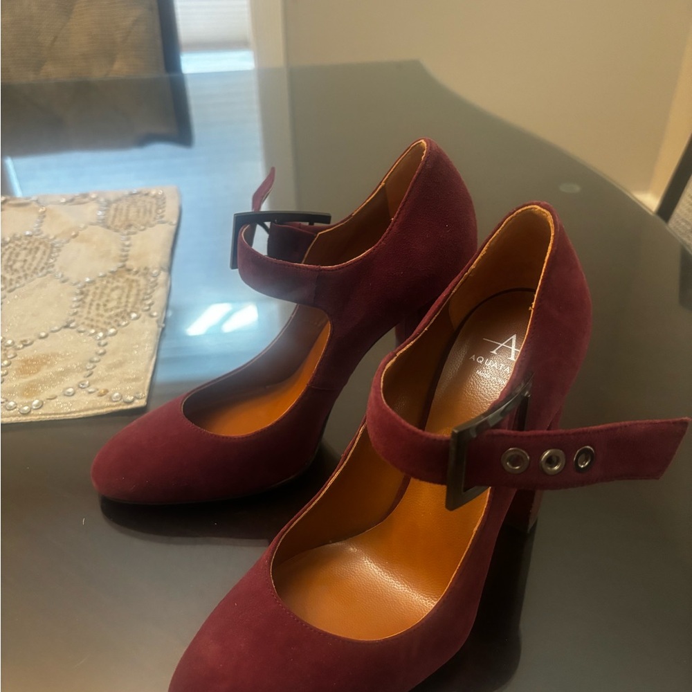 High heels shoes